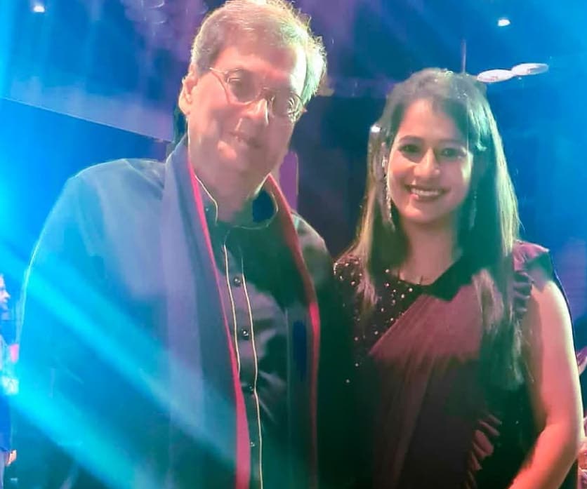 Kkomal Krusshna with fellow musicians