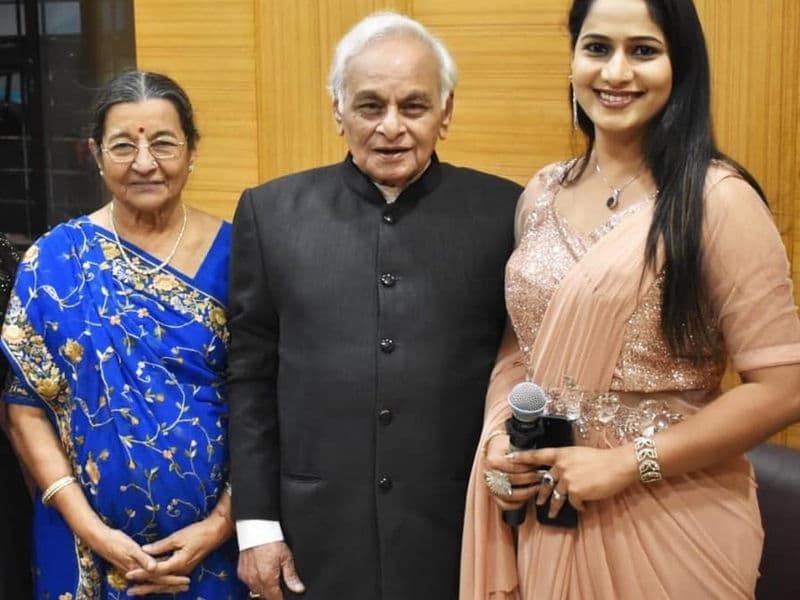 Kkomal Krusshna with industry legends